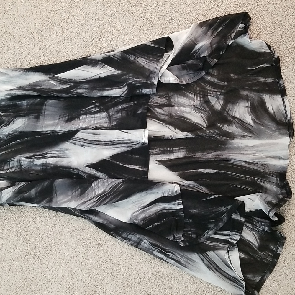 Simply Vera Vera Wang Abstract Design Flowy High Low Dress - Picture 6 of 9